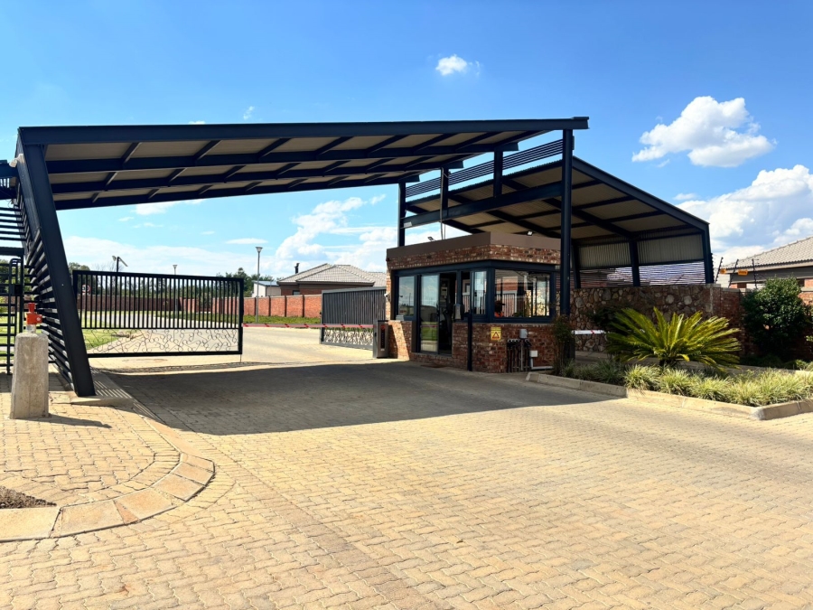 3 Bedroom Property for Sale in Van Der Hoff Park North West